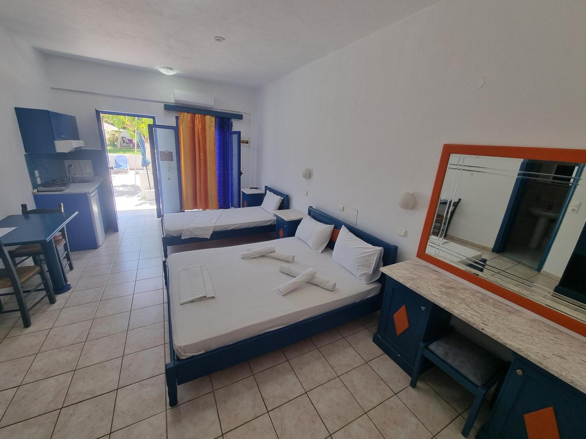 Leonidas Studios & Apartments Georgioupoli Exteriör bild